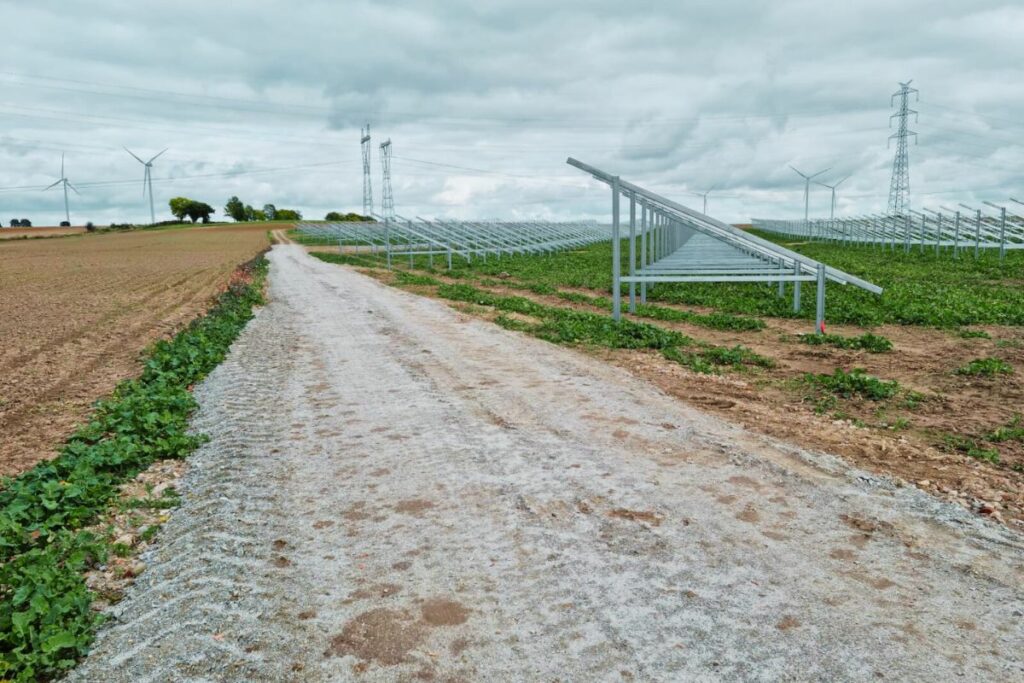 OZE Energia odnawialna, Farmy Fotowoltaiczne Elmont Grupa